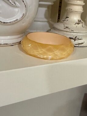 Vintage Peach Shimmer Faceted Bangle